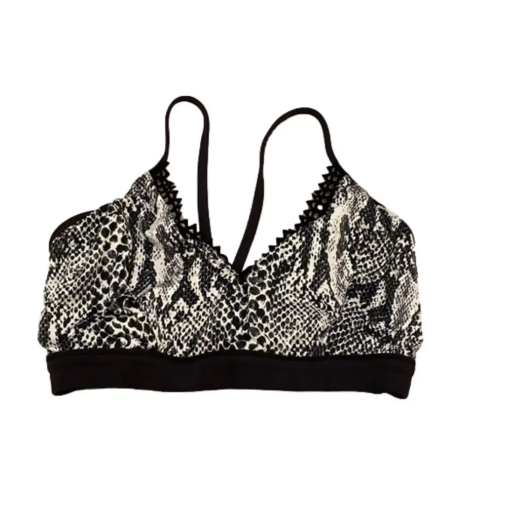 TRACK & BLISS TWO SIDE SPORT BRA. Black & sneake print . Size S